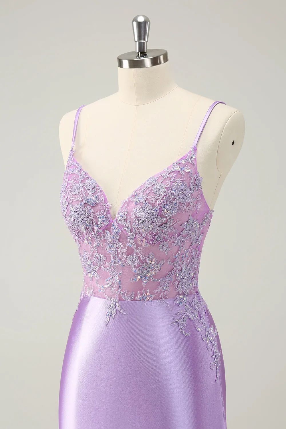 Gorgeous Lilac Bodycon Spaghetti Straps Short Homecoming Dress with Sequins