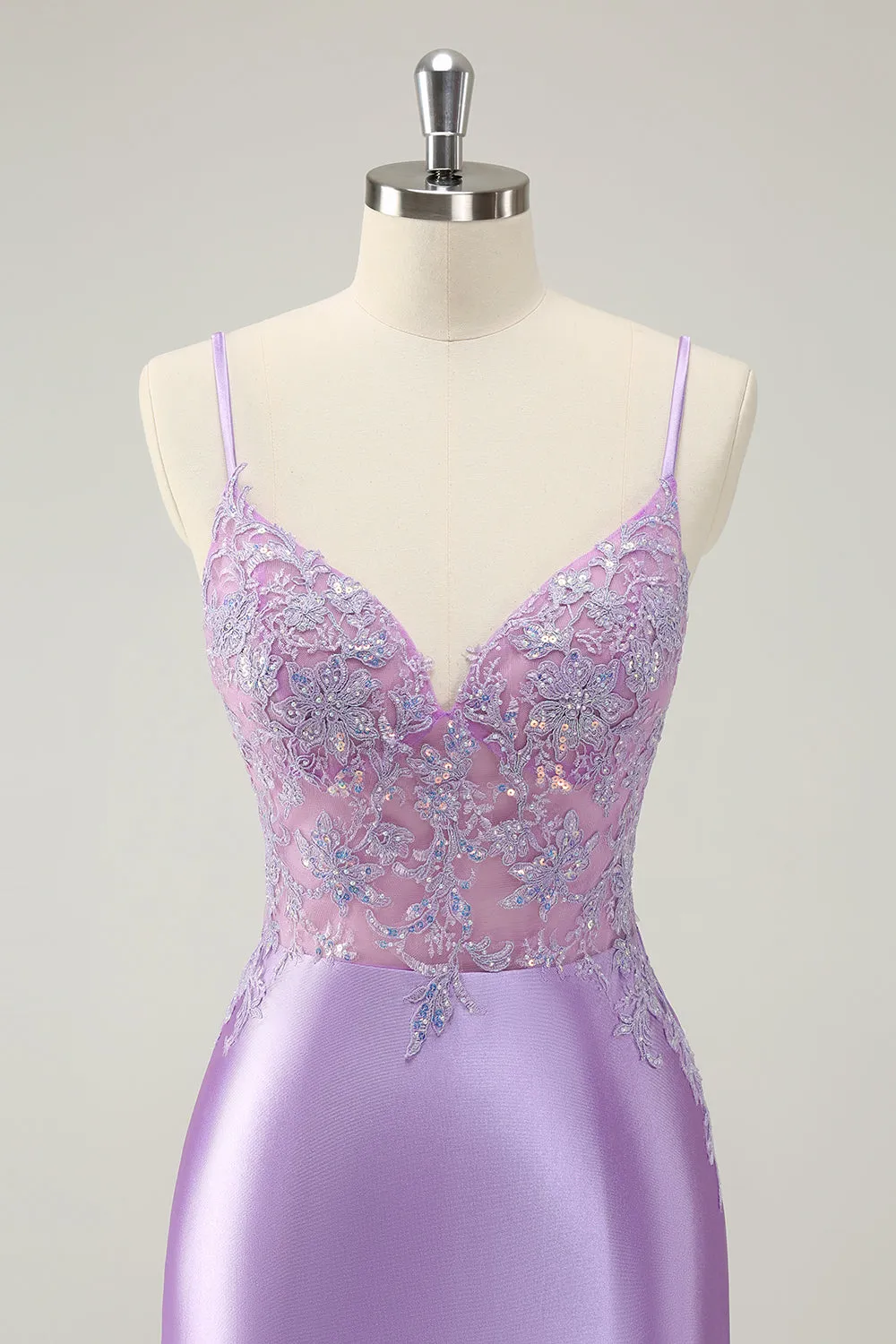 Gorgeous Lilac Bodycon Spaghetti Straps Short Homecoming Dress with Sequins