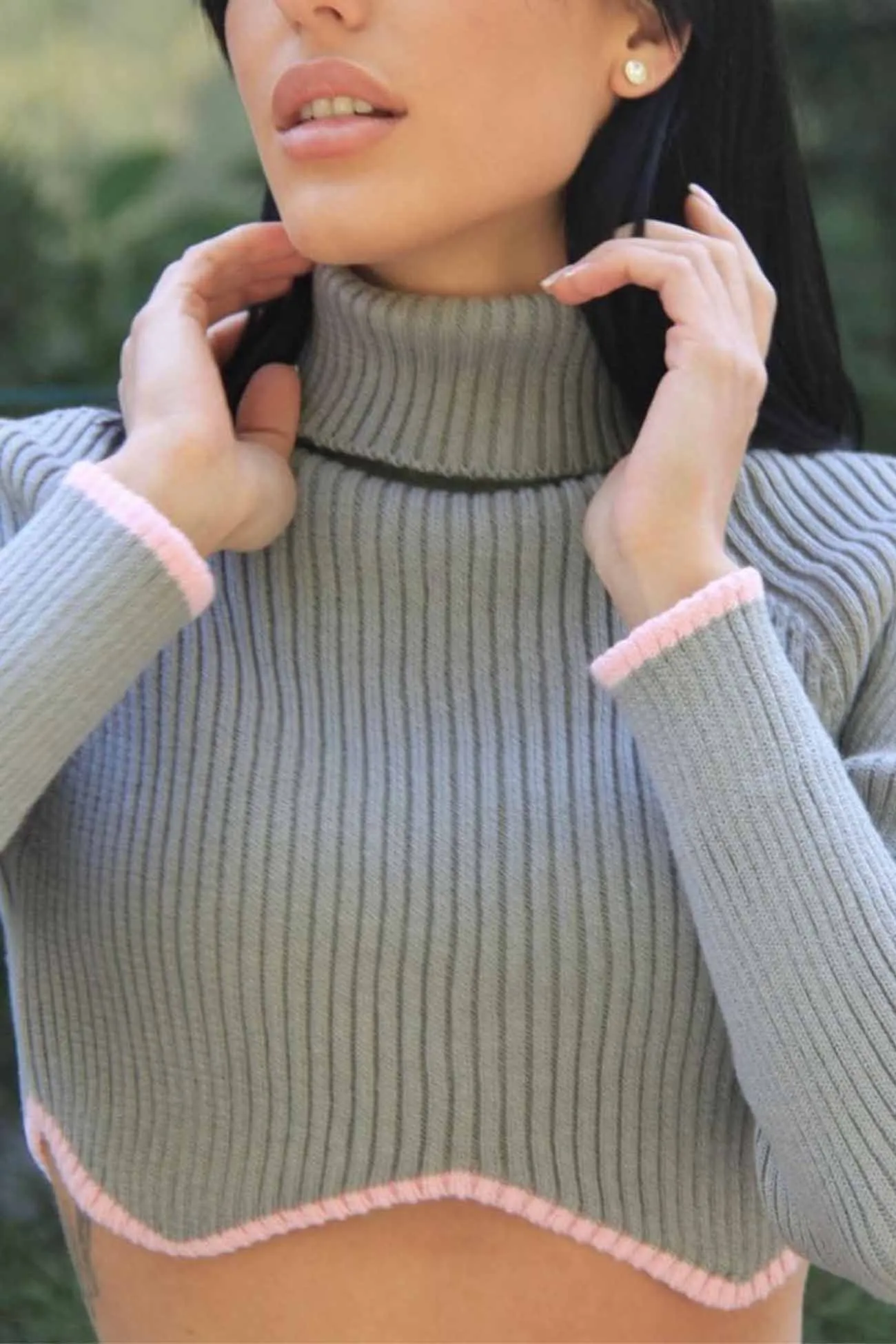 Joskaa Contrast Irregular Hem Turtleneck Sweater
