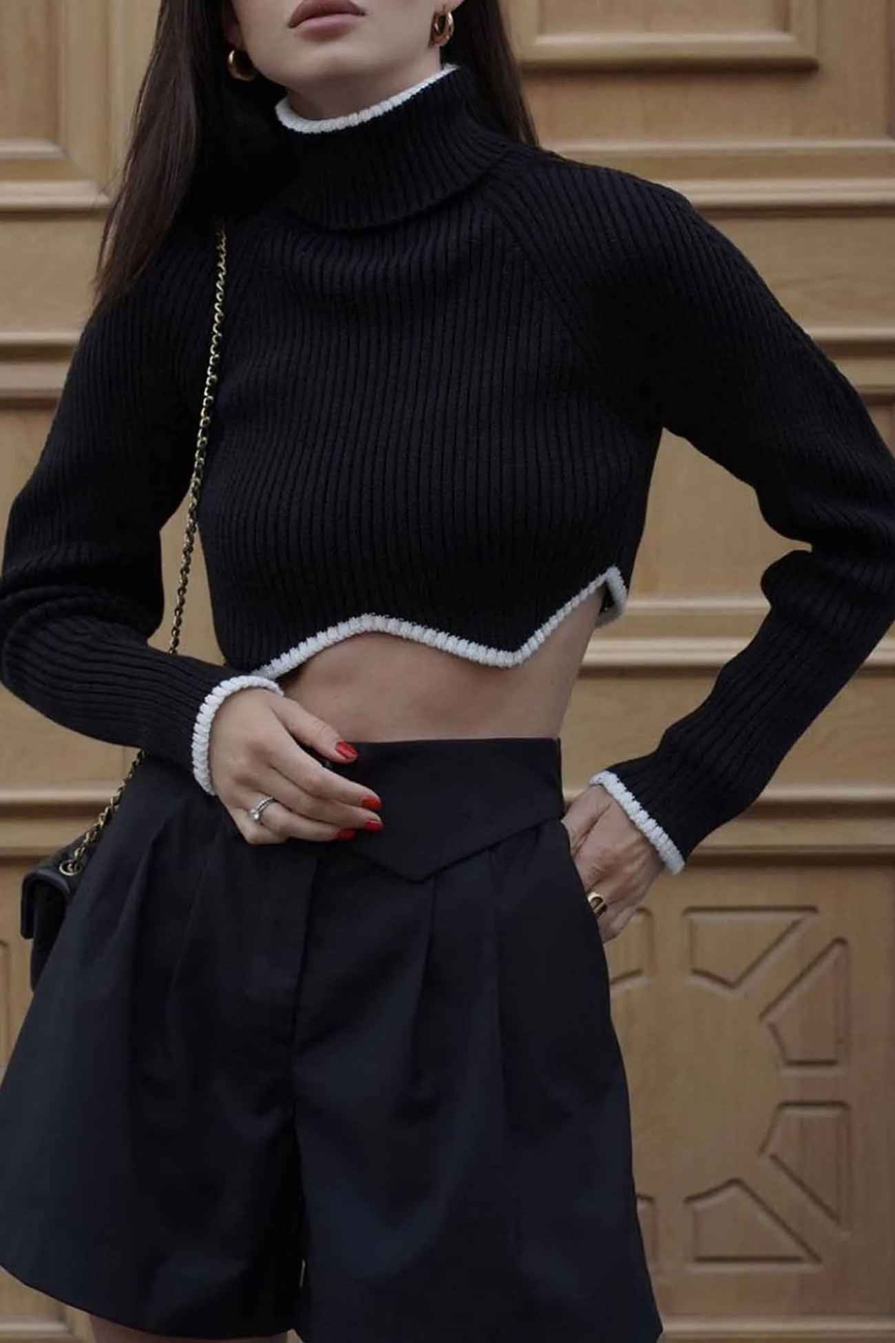 Joskaa Contrast Irregular Hem Turtleneck Sweater