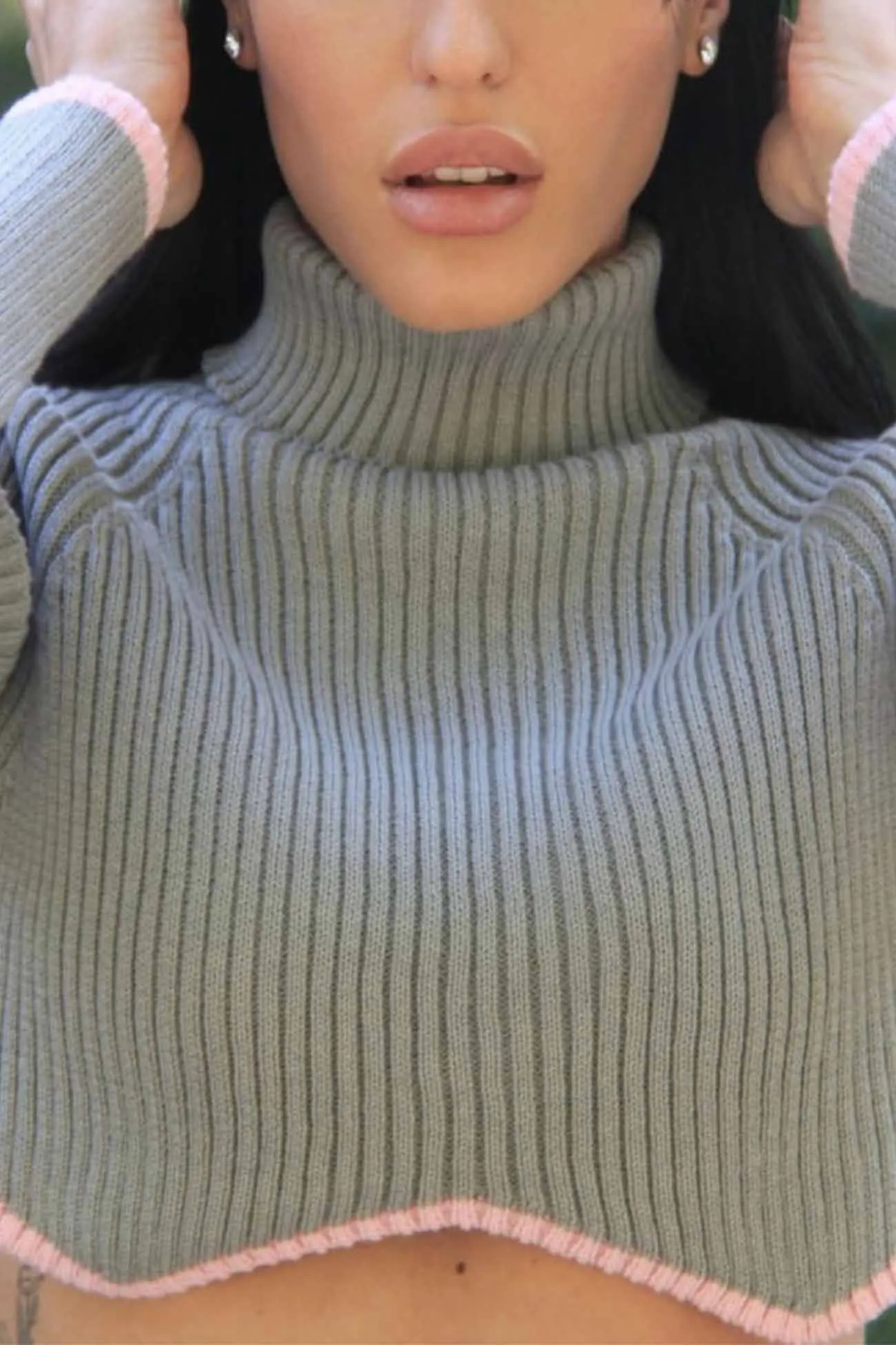 Joskaa Contrast Irregular Hem Turtleneck Sweater